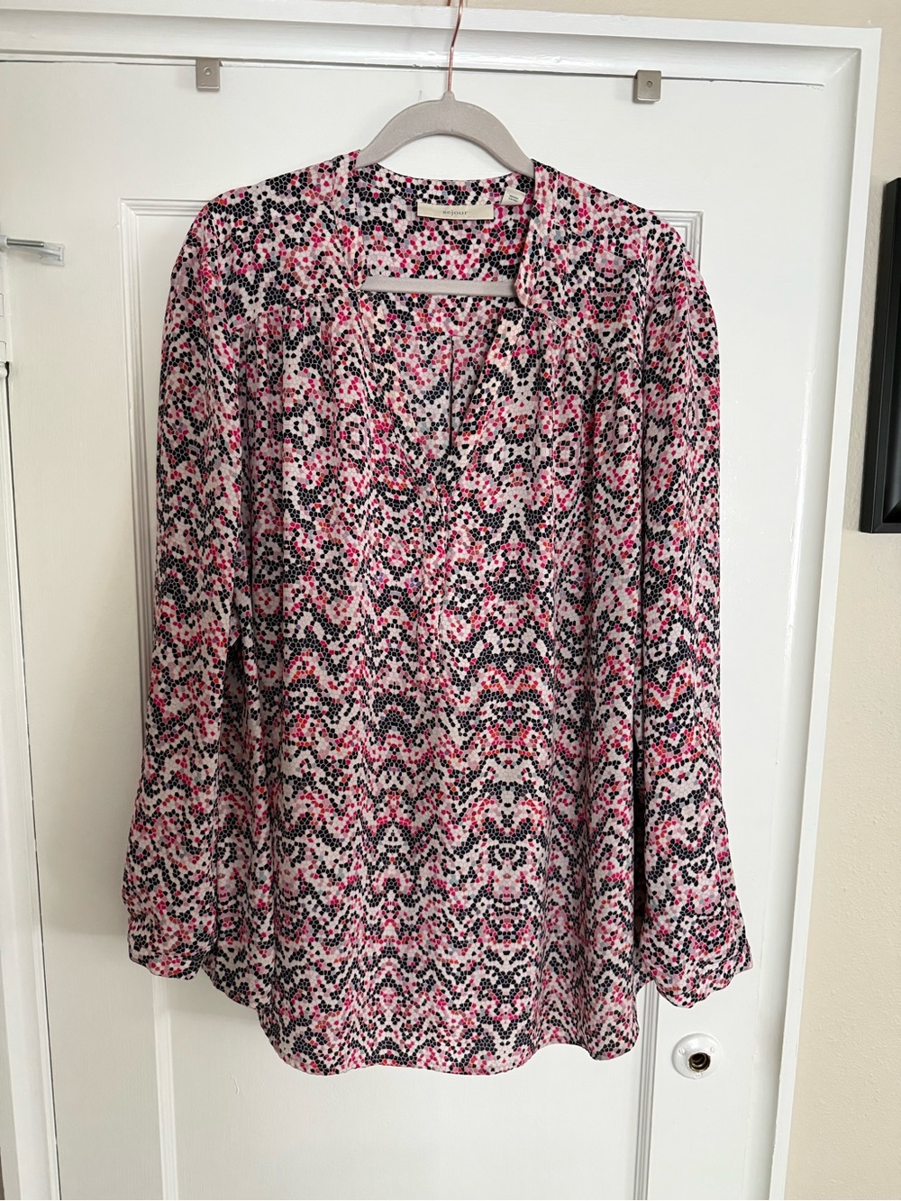 Womens Pink Patterned V-Neck Long Sleeve Top